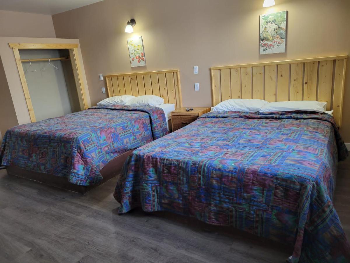 Lakewood Inn 100 Mile House Ngoại thất bức ảnh