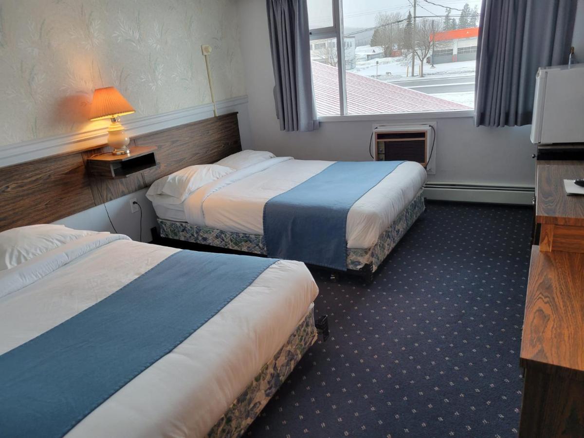 Lakewood Inn 100 Mile House Ngoại thất bức ảnh