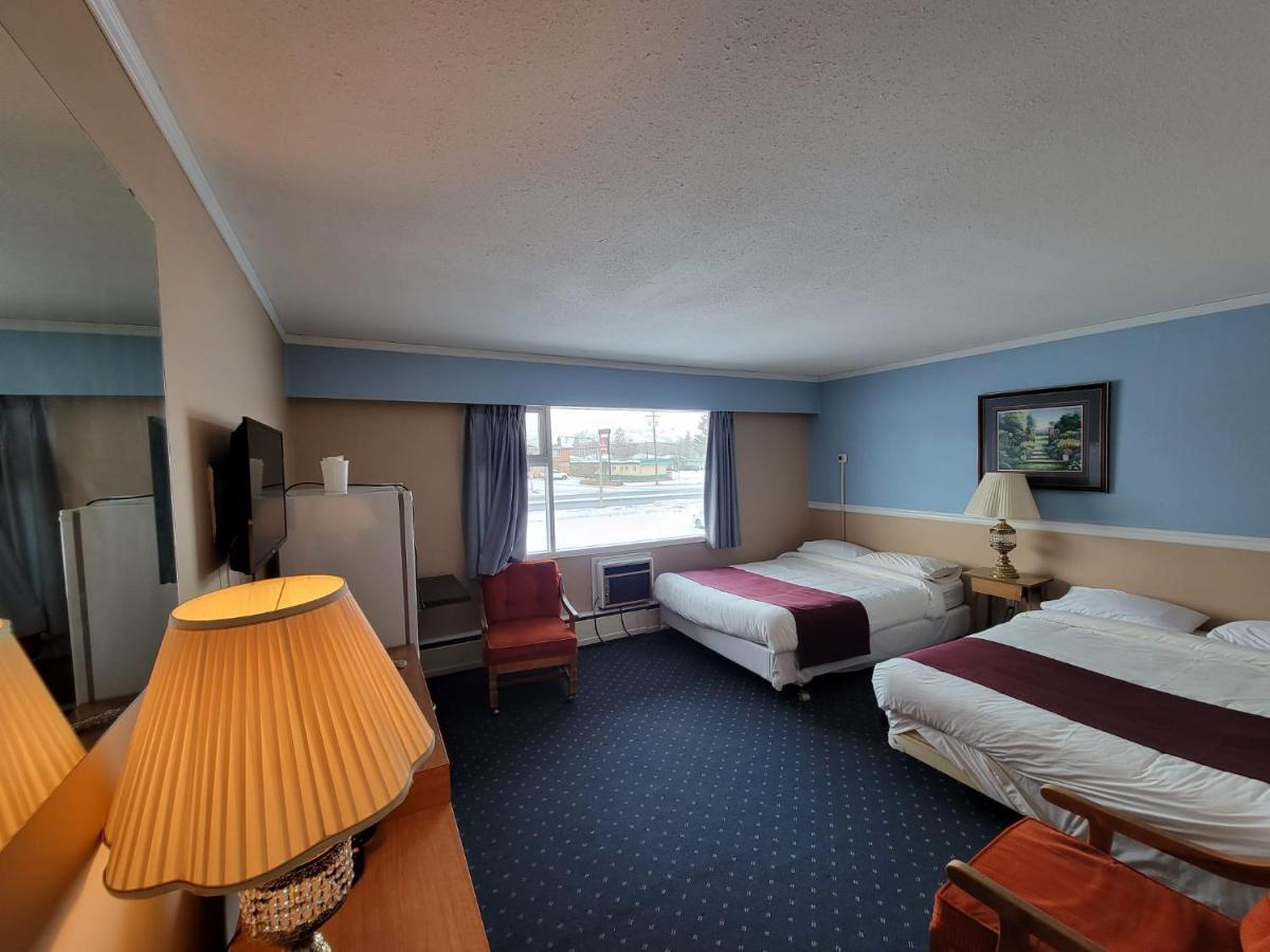 Lakewood Inn 100 Mile House Ngoại thất bức ảnh