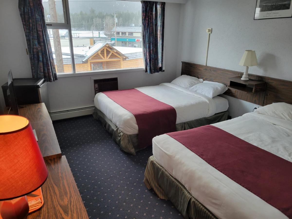 Lakewood Inn 100 Mile House Ngoại thất bức ảnh