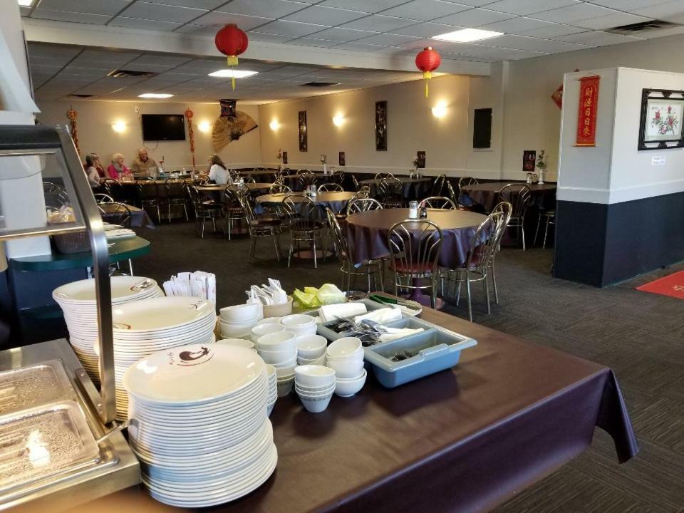Lakewood Inn 100 Mile House Ngoại thất bức ảnh